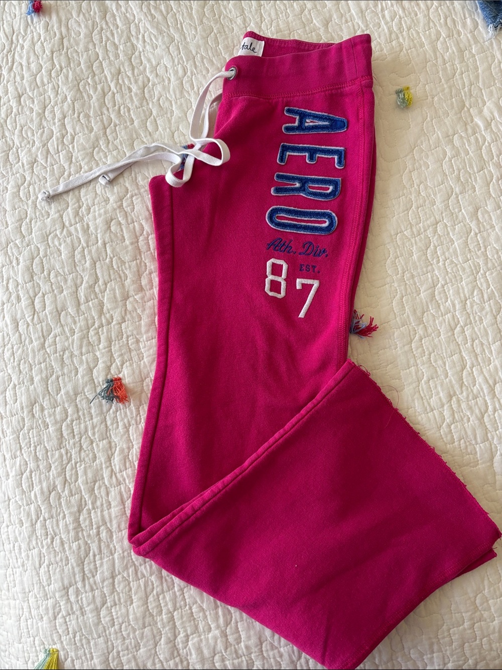 Aeropostale Girls Hot Pink Sweatpants with AERO 87 Embroidery